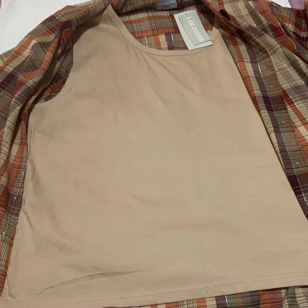 Company One Woman Button Down Front Closure V-Neck Size 2X - Picture 3 of 8